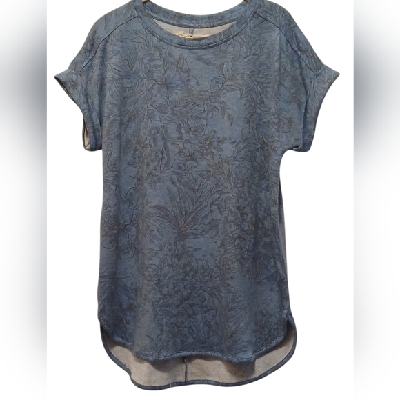 Cupio -NWT Blue Floral Hi/Lo W/ Side Slits, Extremely Soft Material, Pit/Pit 40 - Picture 3 of 11